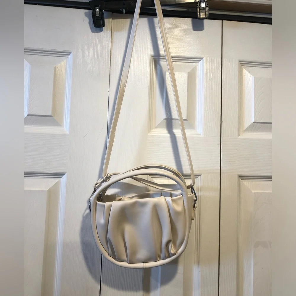 Cream Circle Shoulder Strap pocketbook